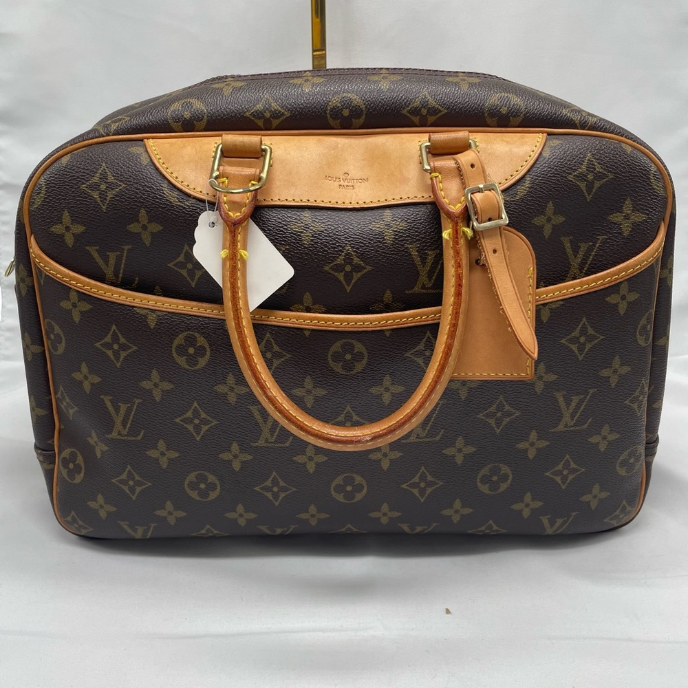 LV deauville monogram mm size